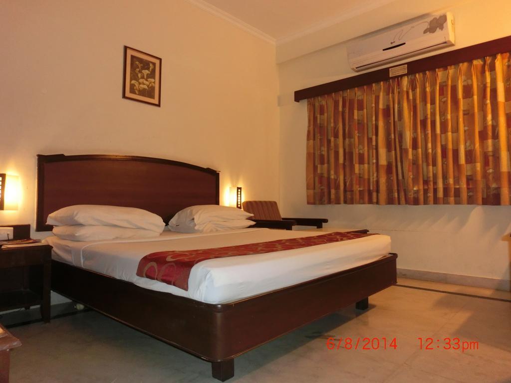Hotel Thulashi Park 钦奈 客房 照片