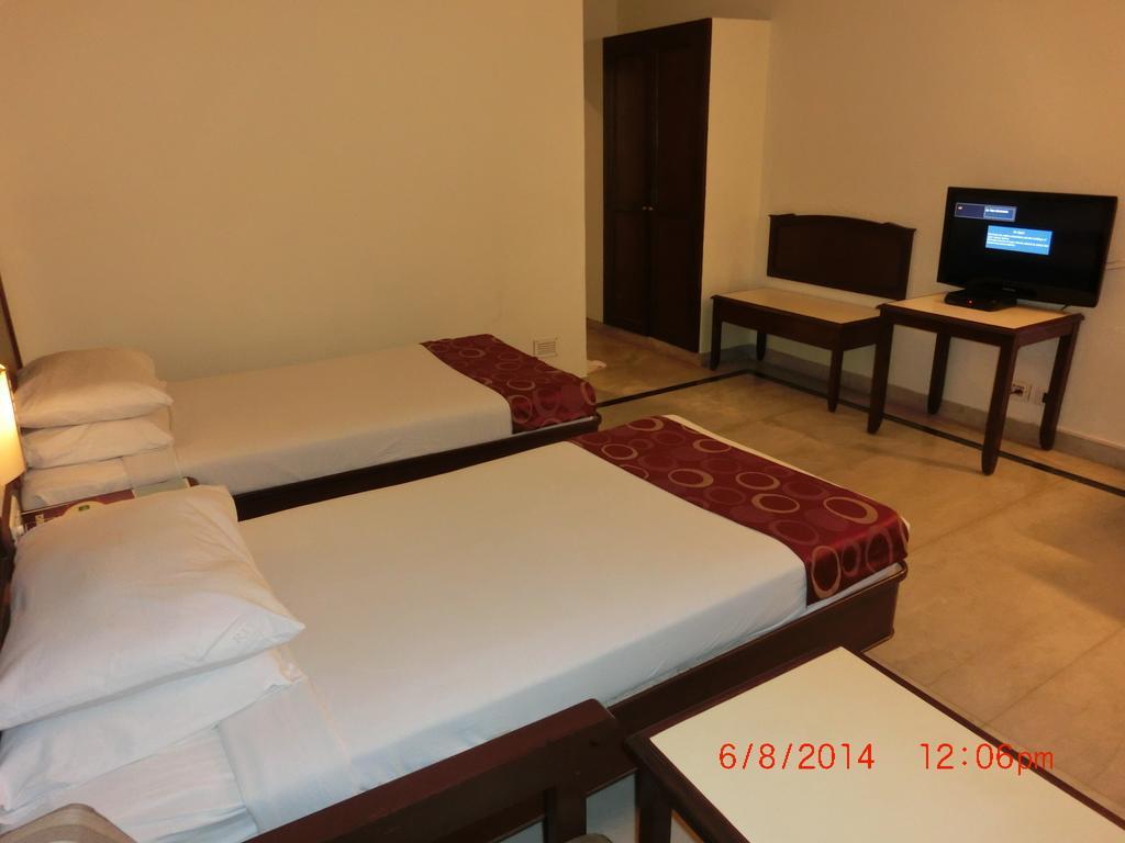 Hotel Thulashi Park 钦奈 客房 照片