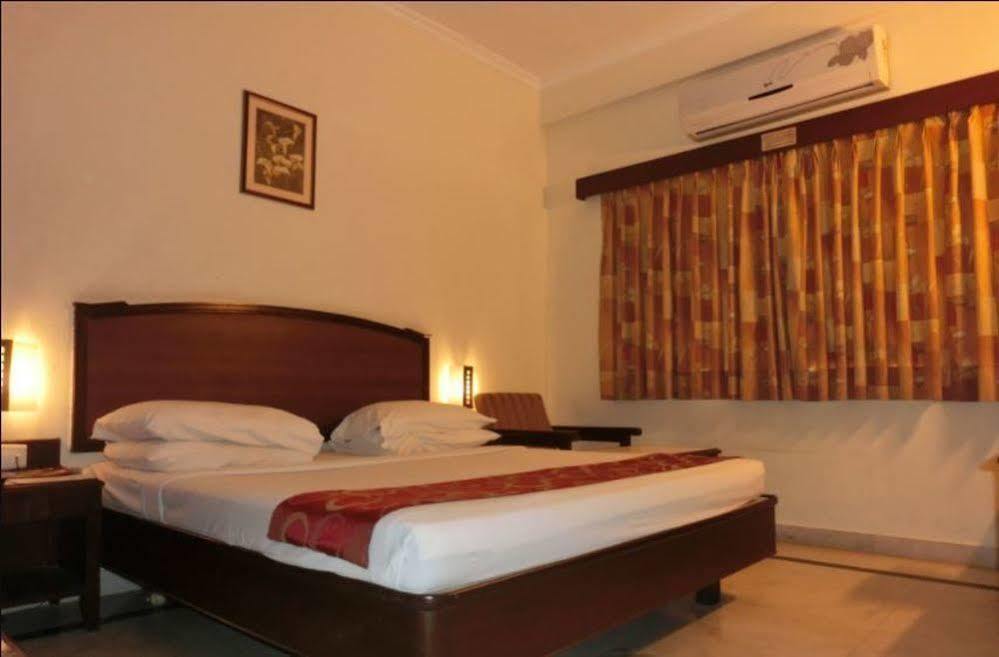 Hotel Thulashi Park 钦奈 外观 照片